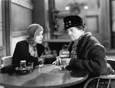 Which comedic role allowed Marie Dressler to improvise to get laughs on Broadway?