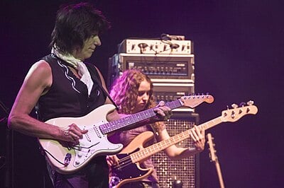 Which of the organization has Jeff Beck been a member of?