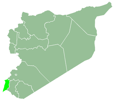 How many people were estimated to be living in the area surrounding Quneitra in 2004?