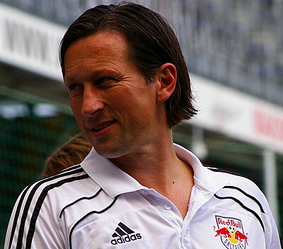 Who is the current head coach of FC Red Bull Salzburg?