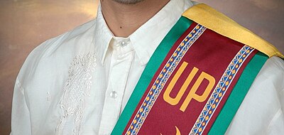 How many living alumni does the University of the Philippines have worldwide?