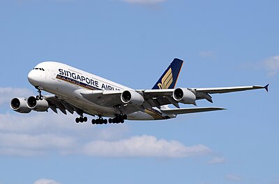 What is the main hub of Singapore Airlines?
