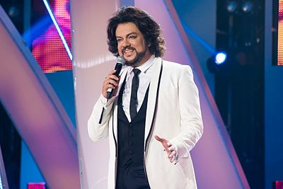 What genre of music does Philipp Kirkorov primarily perform?