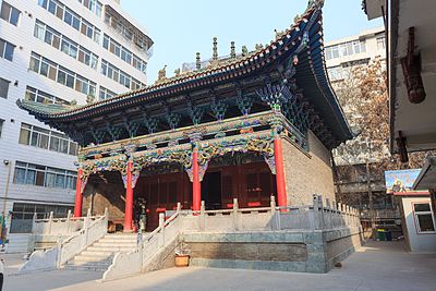 What is Lanzhou's role in connecting the eastern and western parts of China?