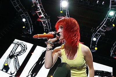 Which band is Hayley Williams the lead vocalist of?
