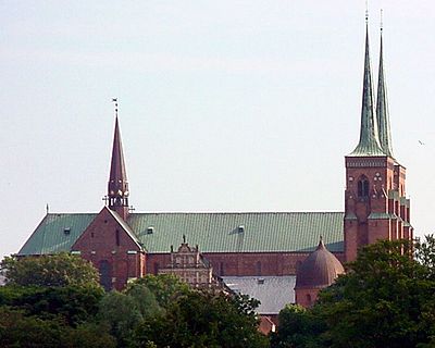 What is the architectural style of the Roskilde Cathedral?