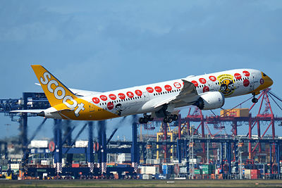 When did Scoot start using the Boeing 787 Dreamliner for its long-haul flights?