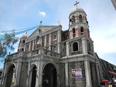 What is the primary language spoken in Dasmariñas?