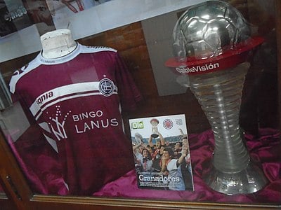 Which two main sports does Club Atlético Lanús participate in?