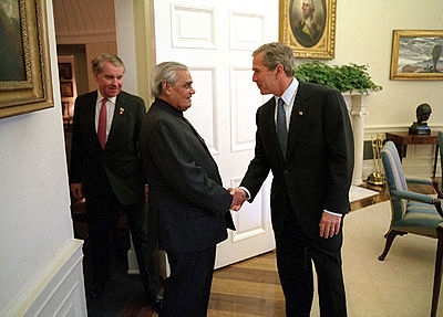 Which war took place between India and Pakistan during Vajpayee's tenure as Prime Minister?