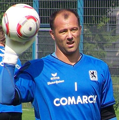 In which country was Gábor Király born?