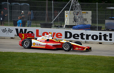 Who did Hélio Castroneves finish runner-up to in the 2008 IndyCar Series drivers' championship?