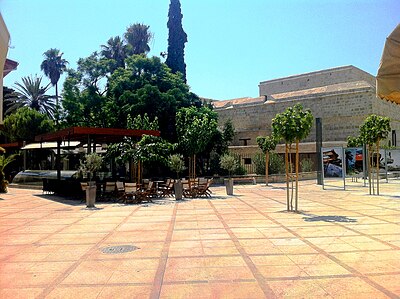 What is the capital of the district that Limassol is located in?
