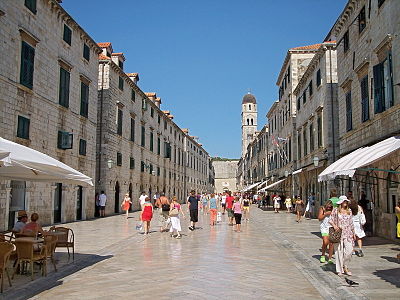 What natural disaster almost destroyed the entire city of Dubrovnik in 1667?