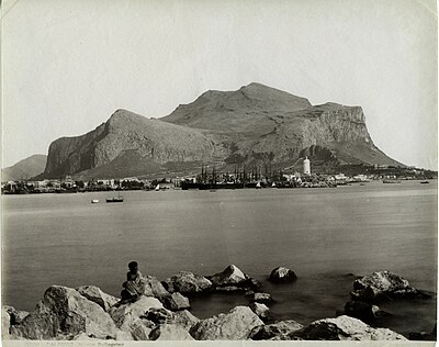 Which of the following bodies of water is located in or near Palermo?