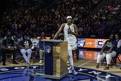 In which year did Fowles lead the Lynx to win the WNBA Championship?