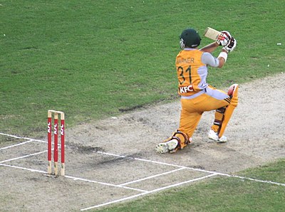 In which year did Warner debut for Australia without first-class experience?