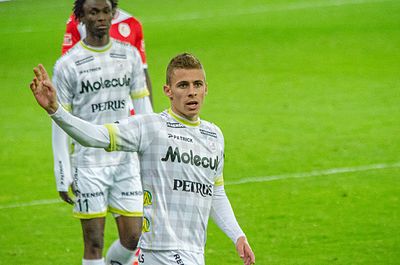 In which league did Thorgan start his pro football career?