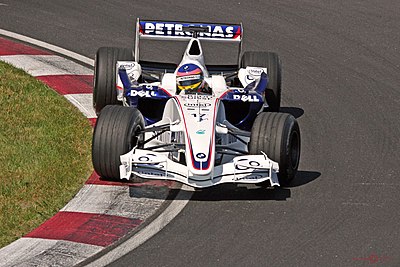 Which team did Jacques Villeneuve race for in the 2000 and 2001 seasons?