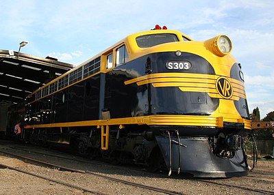 Which company held the majority of the diesel-electric locomotive market share in North America in 2010?