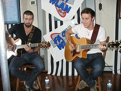 To which record label was Kris Allen signed post American Idol? 
