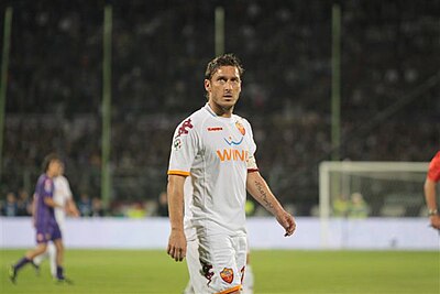Which number did Francesco Totti have while playing for [url class="tippy_vc" href="#10880688"]A.S. Lodigiani[/url]?