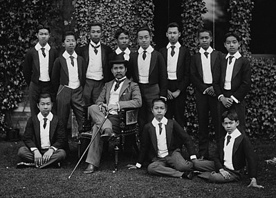 What unfortunate event happened to Chulalongkorn and his father in 1868?