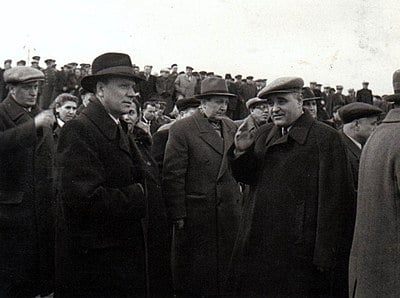What high distinctions did Răutu receive from Nicolae Ceaușescu?