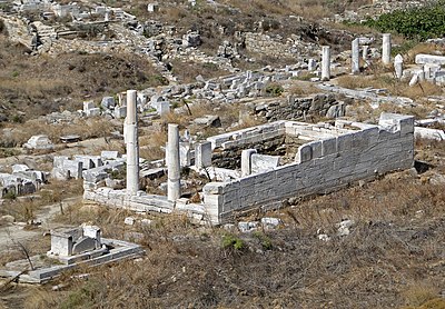 Which famous twins were born on Delos according to Greek mythology?