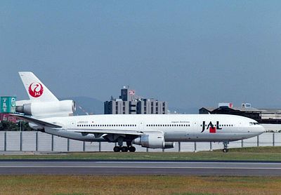 How many destinations does Japan Airlines serve worldwide?