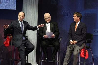 Which CNN program did Tucker Carlson co-host from 2001 to 2005?