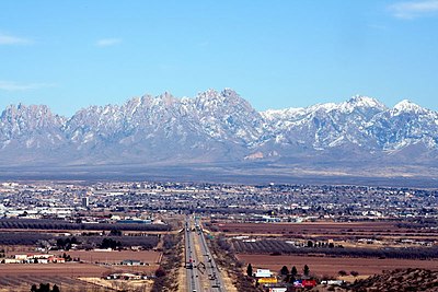 What is the dominant feature in Las Cruces' landscape?