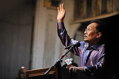 Which award did Anwar Ibrahim receive in 1994?