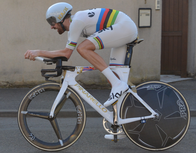 In which discipline did Bradley Wiggins win his first Olympic gold medal?