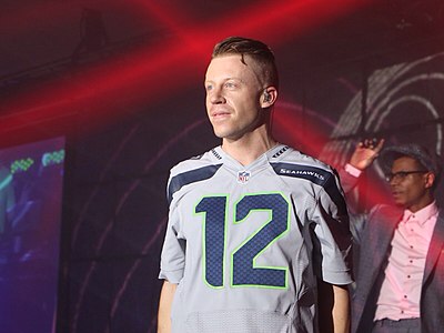 Which album by Macklemore & Ryan Lewis charted at number 2 on the U.S. Billboard 200?