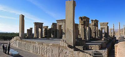 What style of architecture is exemplified by Persepolis?