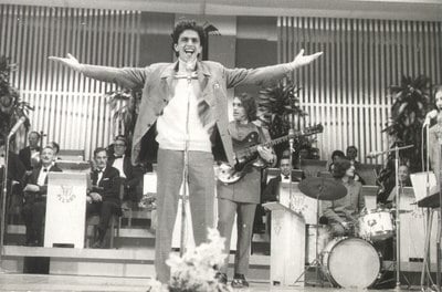 What musical movement is Caetano Veloso associated with?