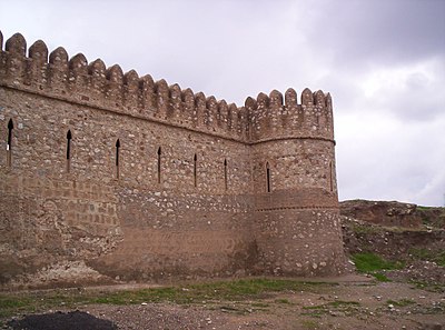 What is the dominant architectural style of the Kirkuk Citadel?