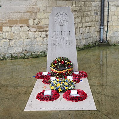 Who arranged global press coverage of Edith Cavell's execution?