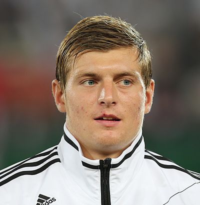 For which team did Toni Kroos play on loan from Bayern Munich?