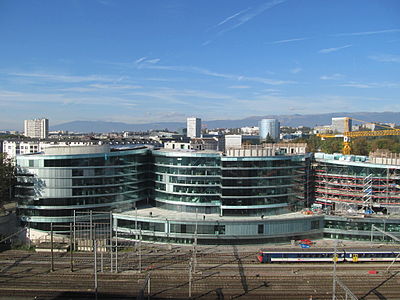Which international organization has its global headquarters in Geneva?