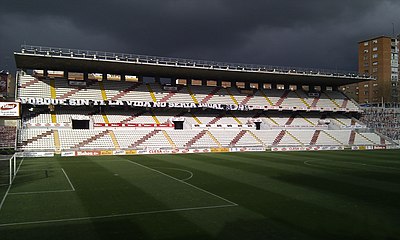 What is the capacity of [url class="tippy_vc" href="#2951451"]Campo De Fútbol De Vallecas[/url], Rayo Vallecano's home venue?