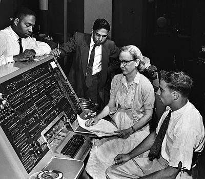 Through which company did Grace Hopper share her computing experiences after retiring from the Navy?