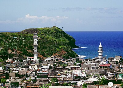 Could you specify the official languages used in Comoros?[br](Select 2 answers)