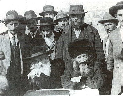 What notable Yeshiva did Rav Kook found?