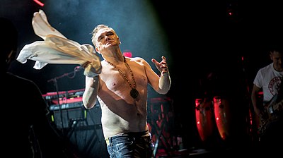 Which band did Morrissey front from 1982 to 1987?