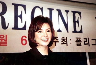 Which record label did Regine Velasquez sign with in 1986?