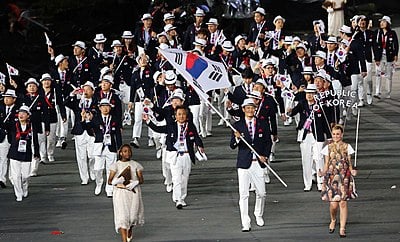 How many world records did South Korean athletes break in archery at the 2012 Summer Olympics?