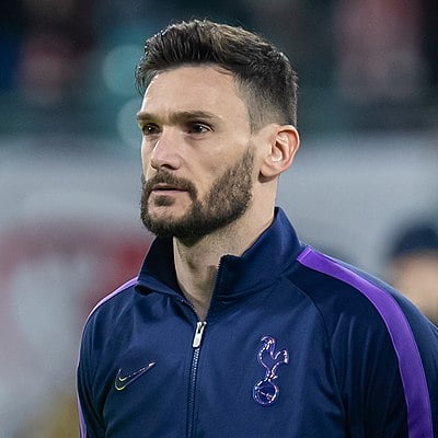 What position does Hugo Lloris play?