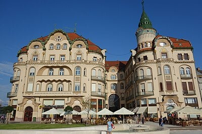 In 2002 the population of Oradea, was 206,614.[br] Can you guess what the population was in 2021?